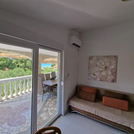 Apartment Lugovic *